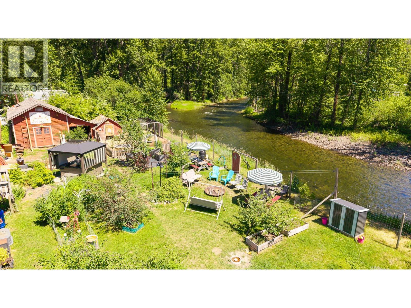 9005 3 & 95 Highway, Yahk, British Columbia  V0B 2P0 - Photo 7 - 10379140