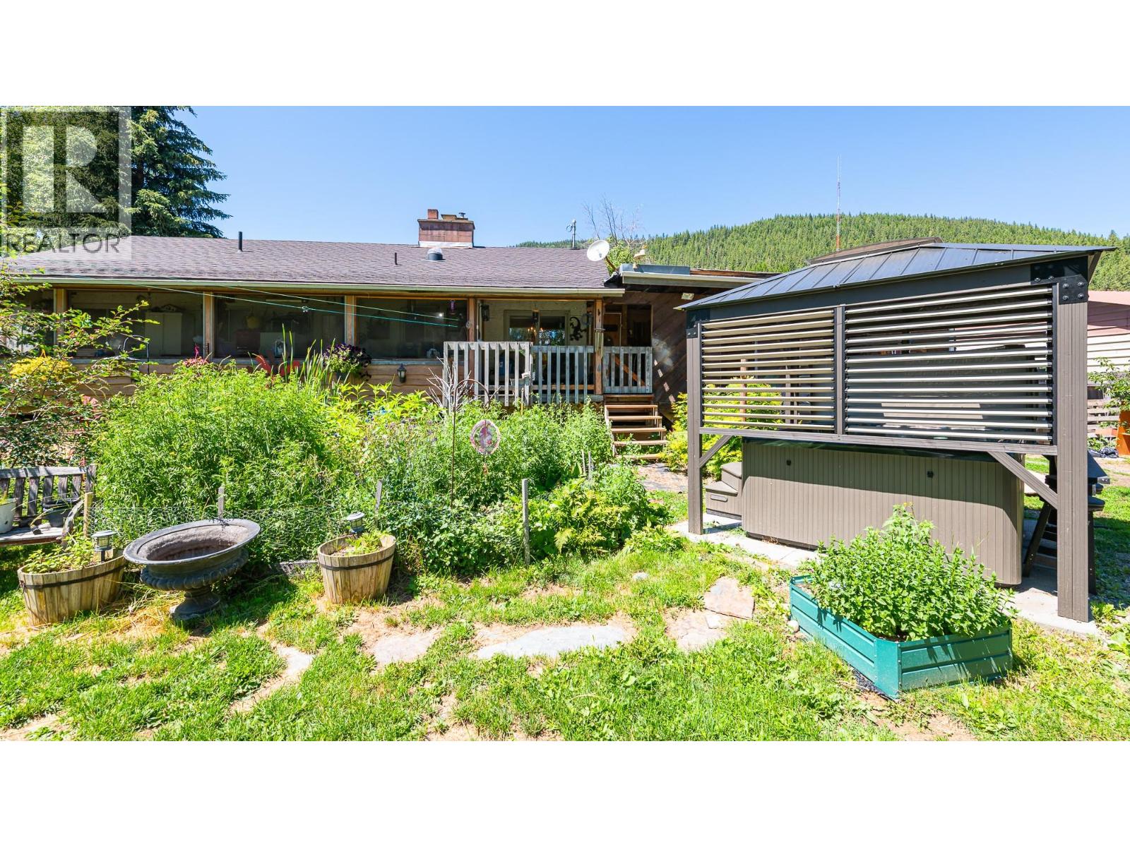 9005 3 & 95 Highway, Yahk, British Columbia  V0B 2P0 - Photo 33 - 10379140