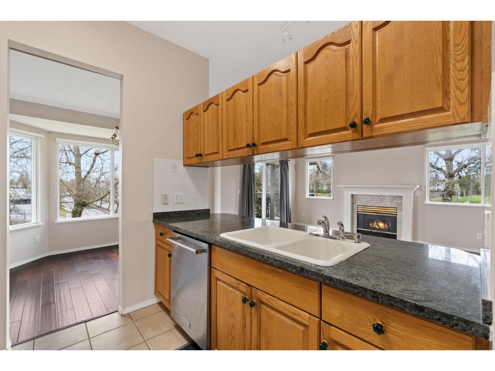 111 8972 Fleetwood Way, Surrey, British Columbia  V3R 0T5 - Photo 11 - R3113481