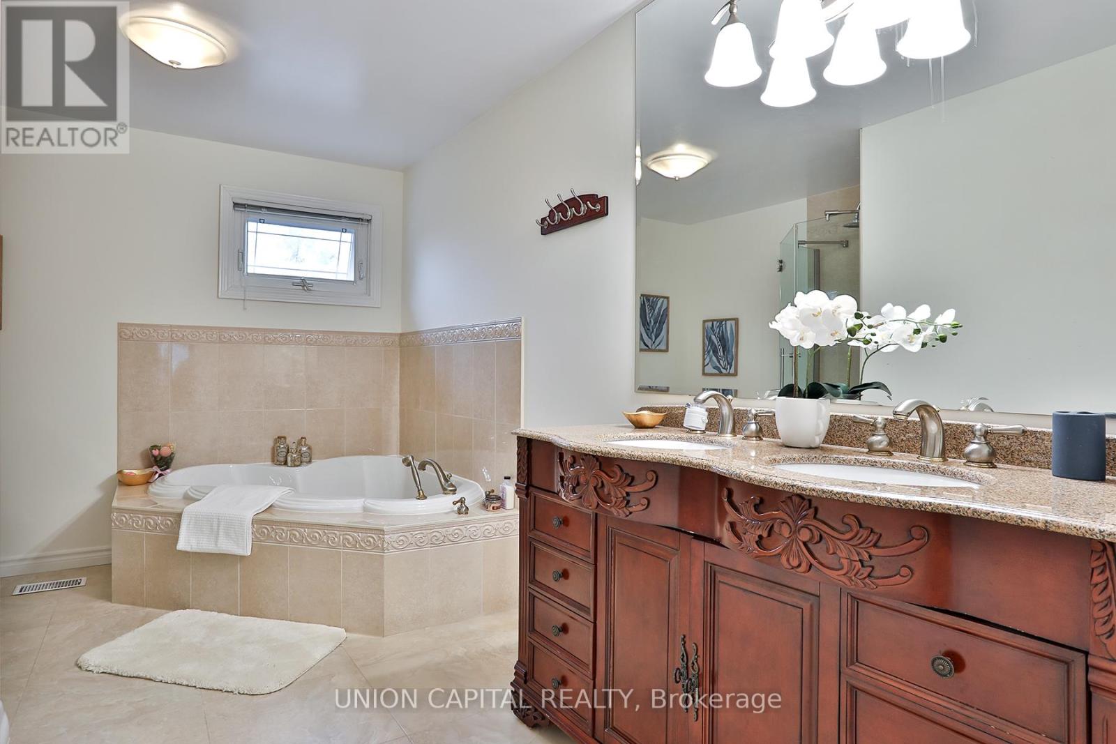 2 Mair Court, Richmond Hill, Ontario  L4C 7S1 - Photo 22 - N12944232