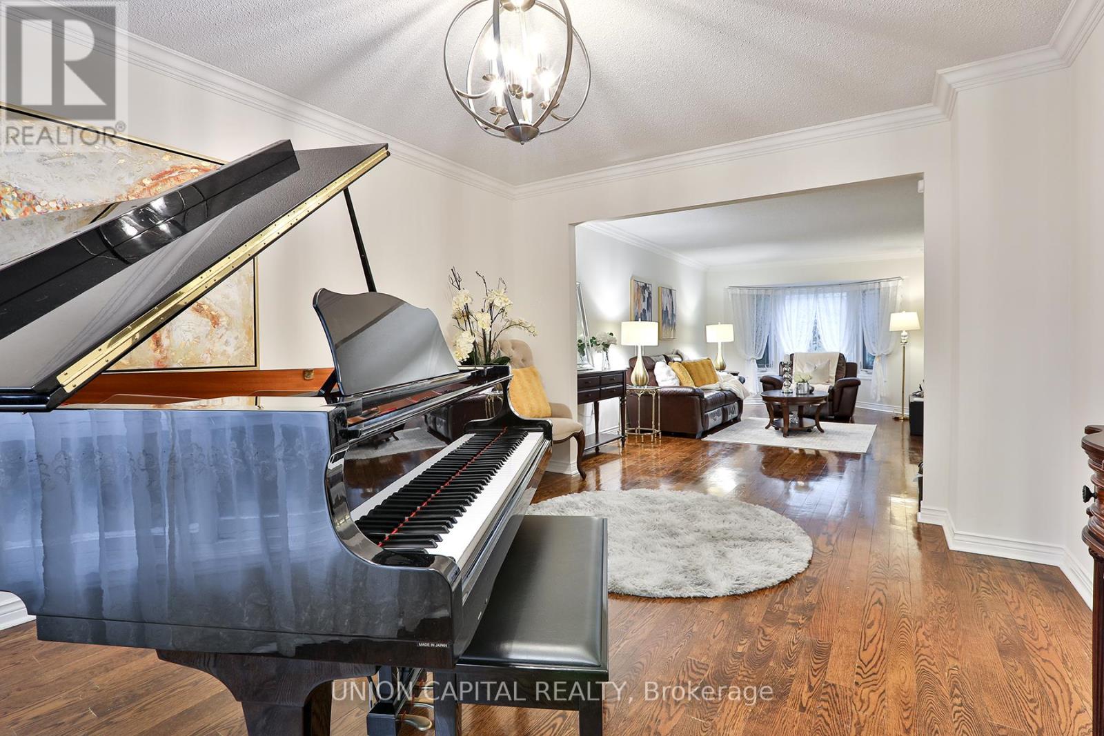 2 Mair Court, Richmond Hill, Ontario  L4C 7S1 - Photo 9 - N12944232