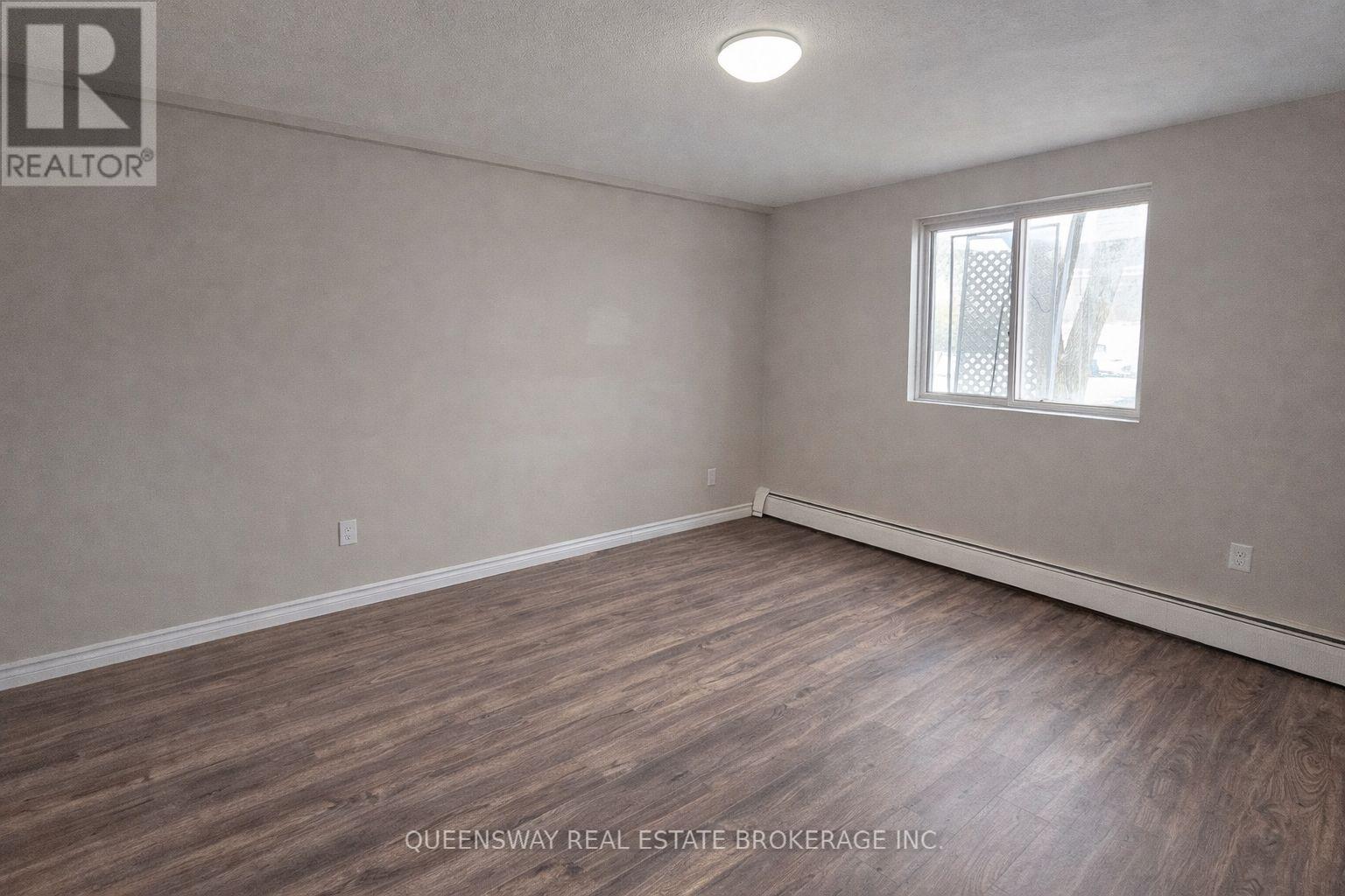 9 - 633 Barber Avenue, North Perth, Ontario  N4W 1S4 - Photo 8 - X12942294