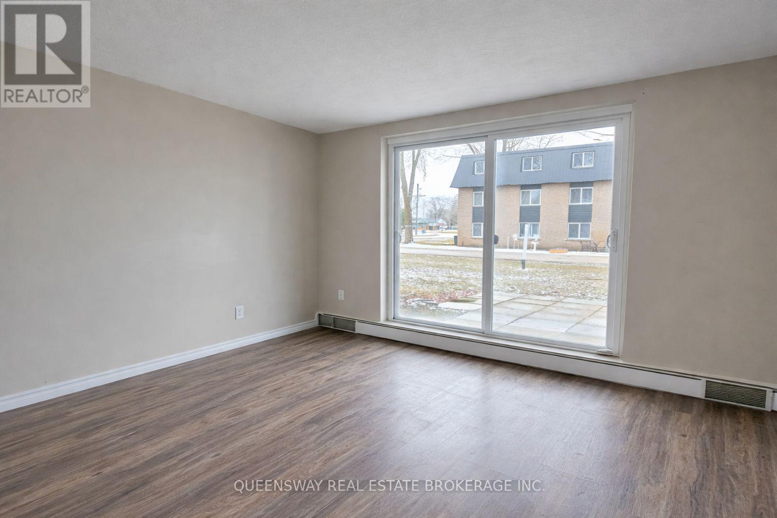 9 - 633 Barber Avenue, North Perth, Ontario  N4W 1S4 - Photo 6 - X12942294