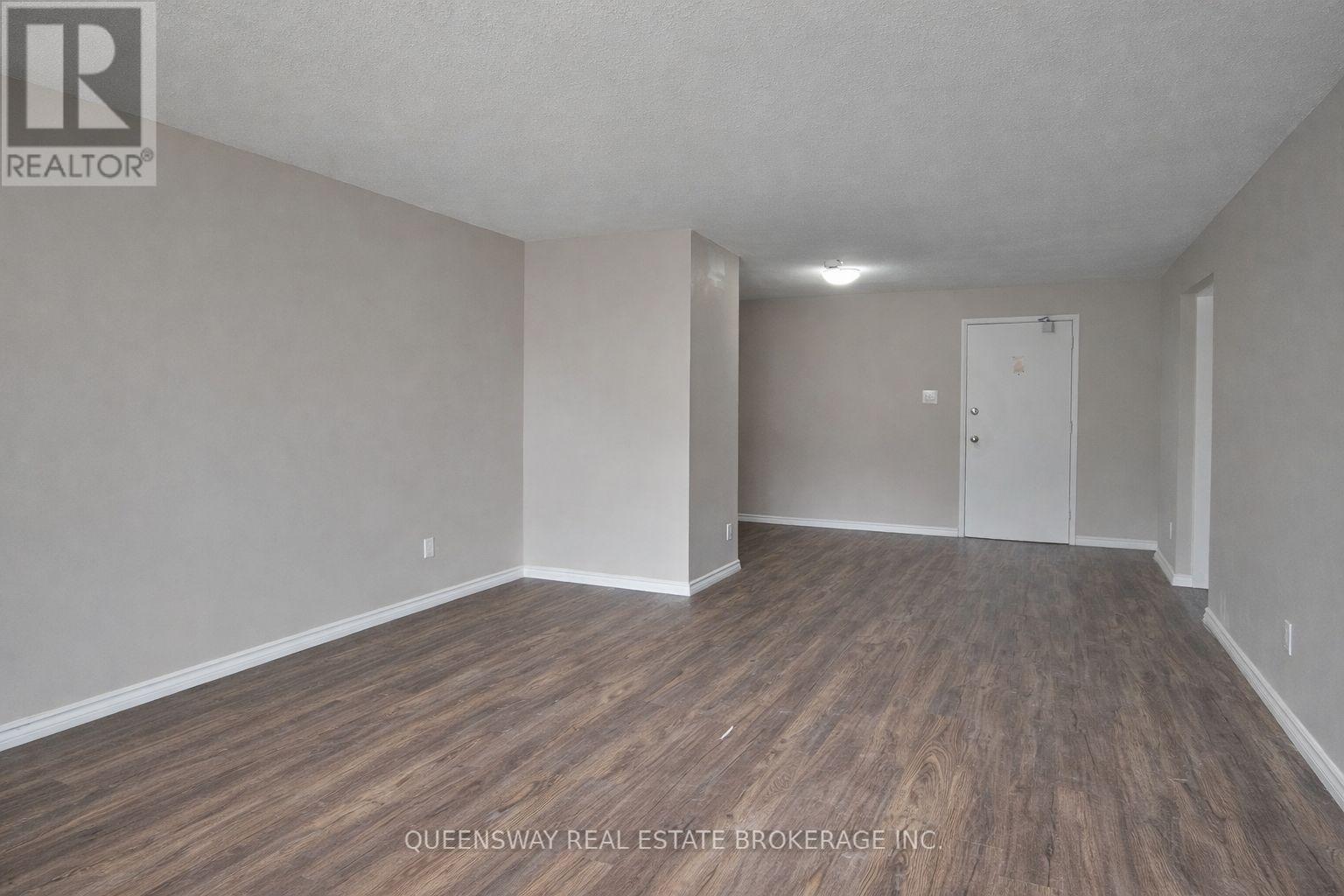 9 - 633 Barber Avenue, North Perth, Ontario  N4W 1S4 - Photo 4 - X12942294