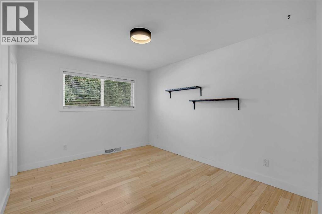 113 Langton Drive Sw, Calgary, Alberta  T3E 5G1 - Photo 16 - A2295562