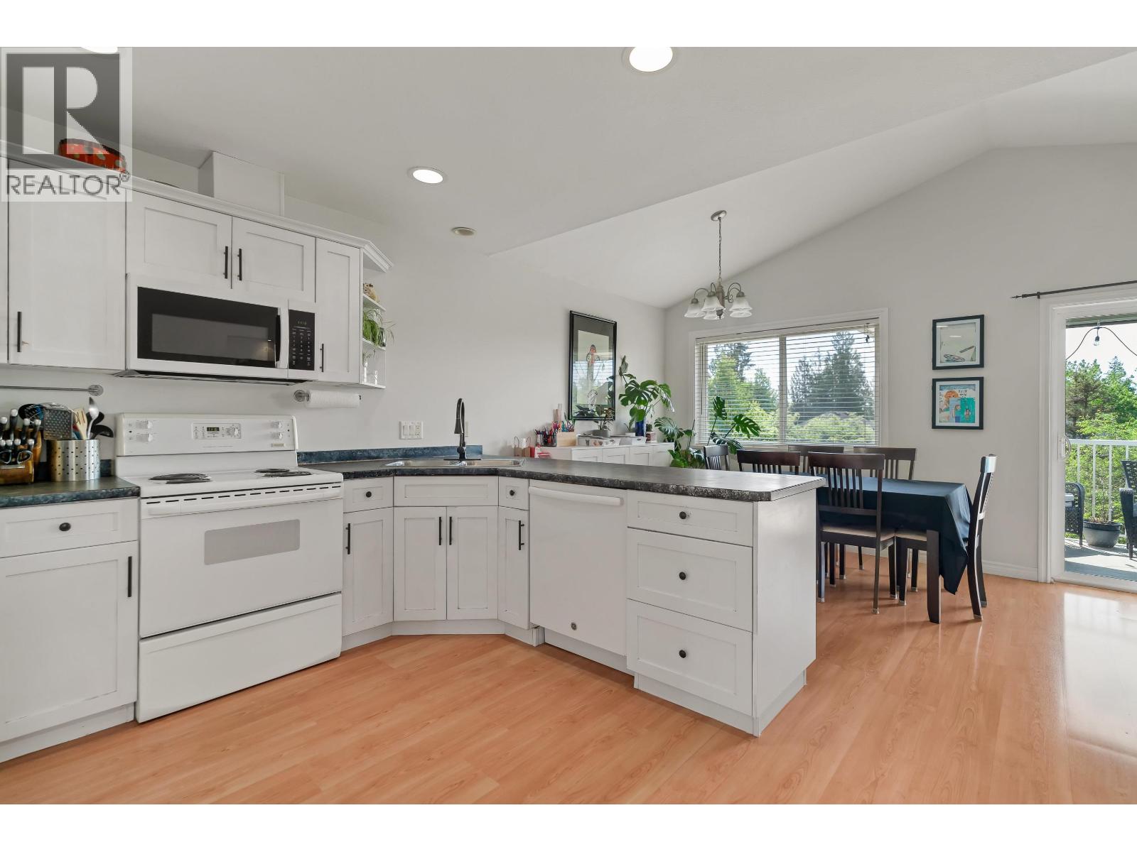 23788 Kanaka Way, Maple Ridge, British Columbia  V2W 1E5 - Photo 7 - R3113814