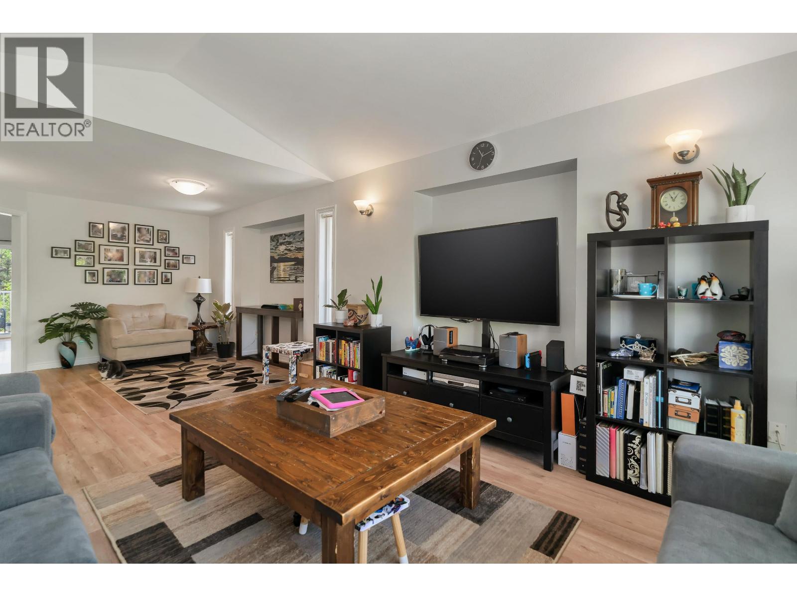 23788 Kanaka Way, Maple Ridge, British Columbia  V2W 1E5 - Photo 5 - R3113814