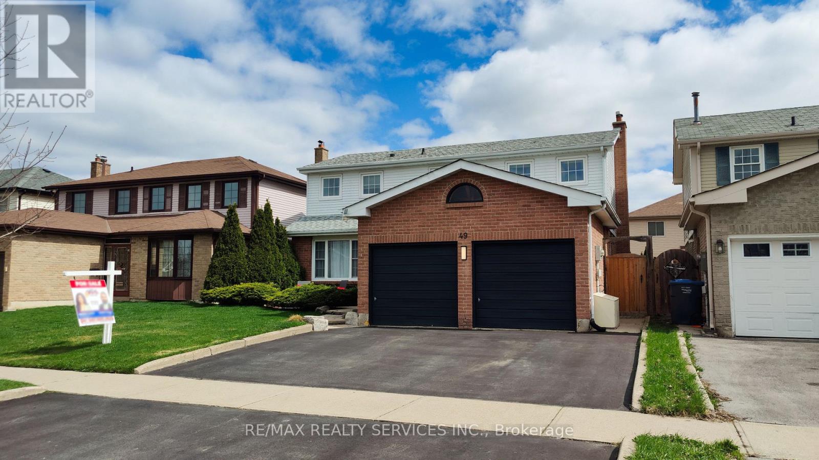 49 Mikado Crescent, Brampton, Ontario  L6S 3R5 - Photo 3 - W12864744