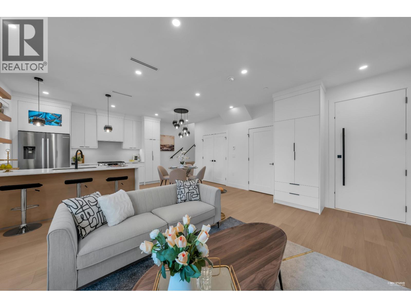 2713 Cheyenne Avenue, Vancouver, British Columbia  V5R 4R5 - Photo 3 - R3111164