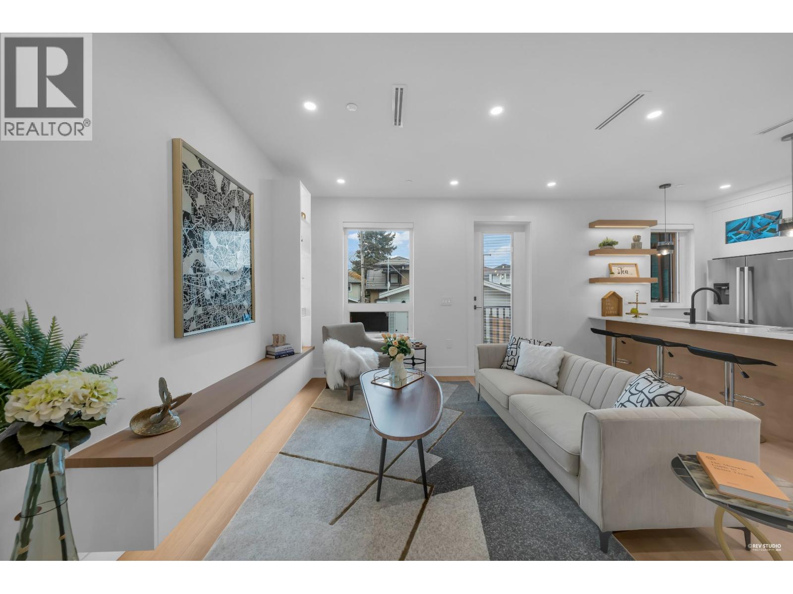 2713 Cheyenne Avenue, Vancouver, British Columbia  V5R 4R5 - Photo 1 - R3111164