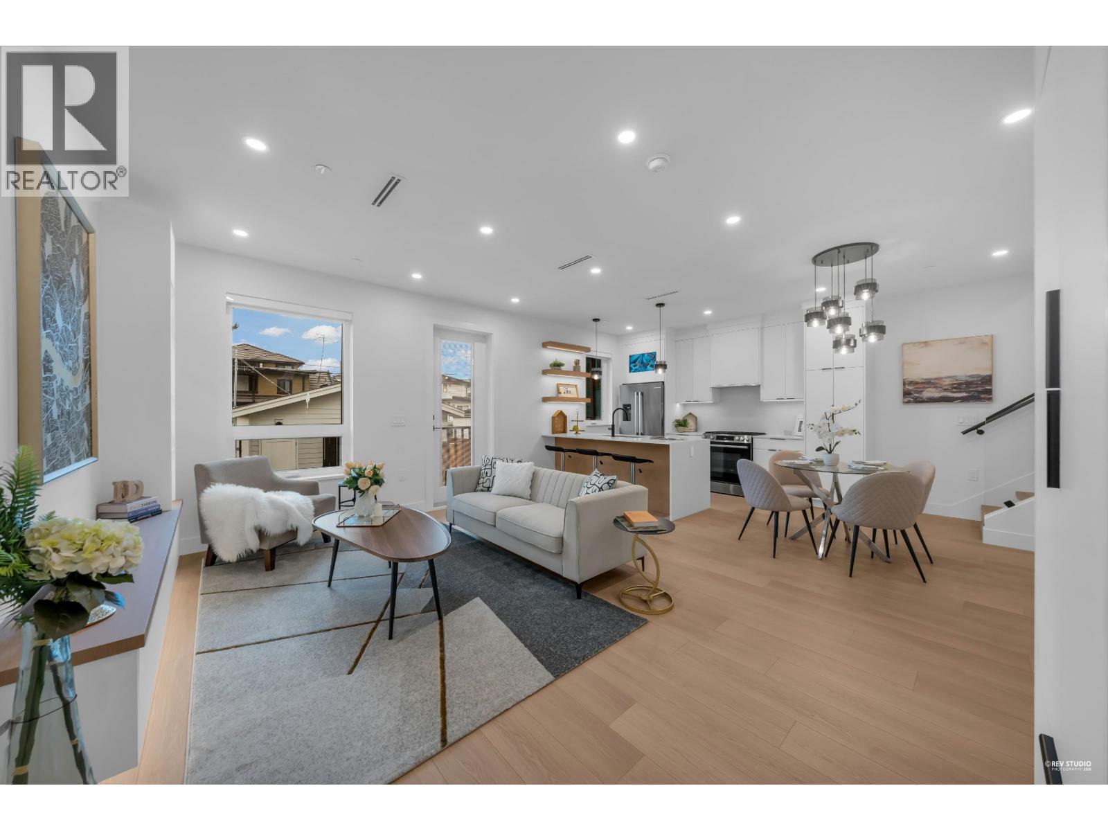 2713 Cheyenne Avenue, Vancouver, British Columbia  V5R 4R5 - Photo 2 - R3111164