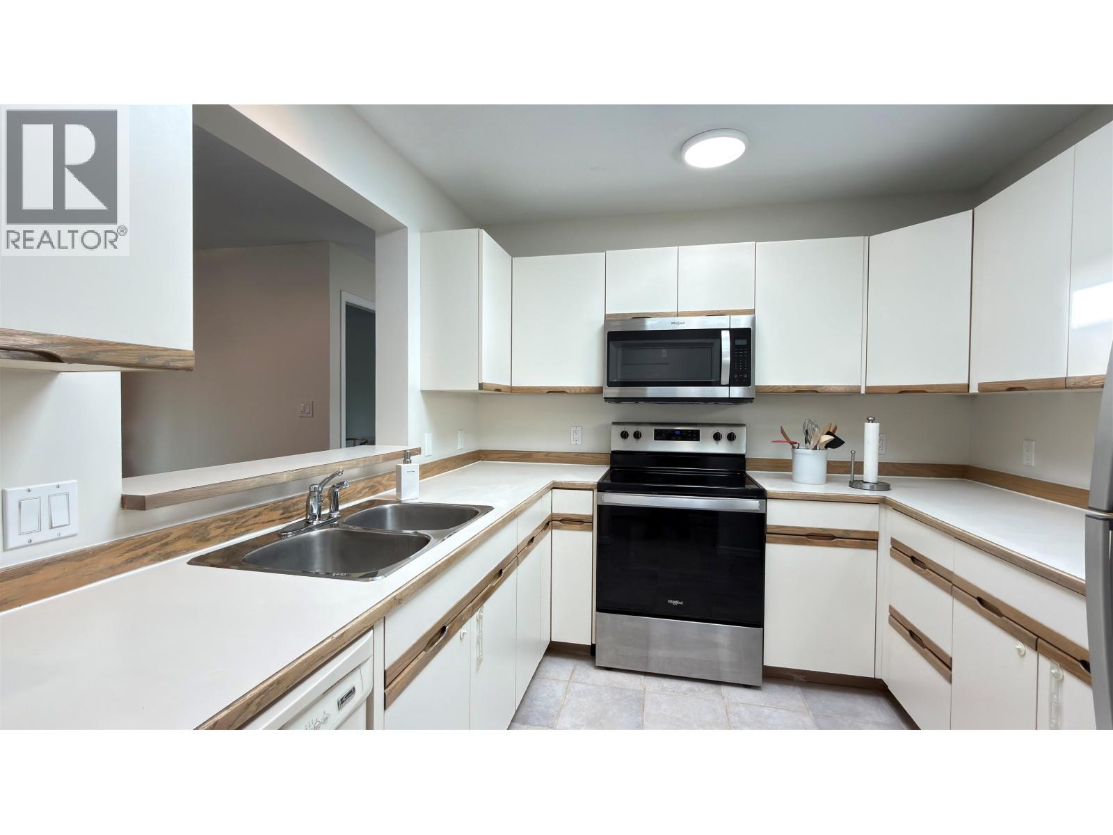 402 3970 Linwood Street, Burnaby, British Columbia  V5G 4R5 - Photo 9 - R3113821