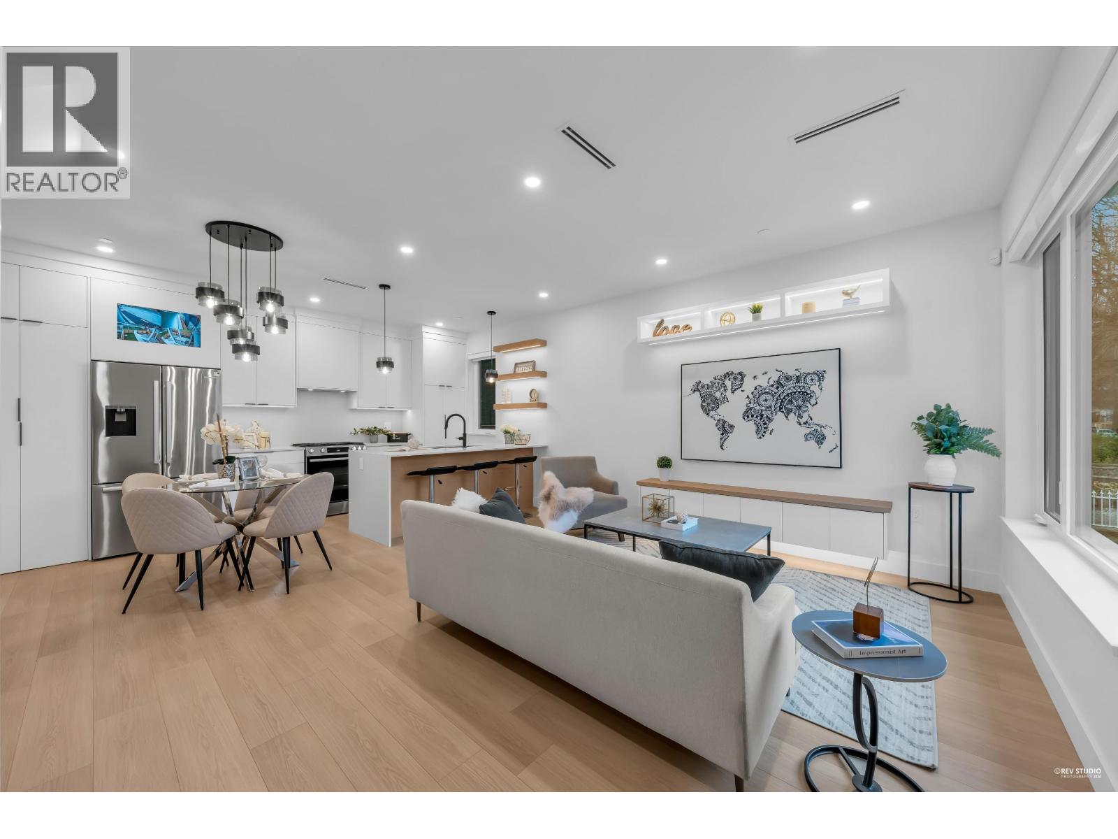 2715 Cheyenne Avenue, Vancouver, British Columbia  V5R 4R5 - Photo 3 - R3111152