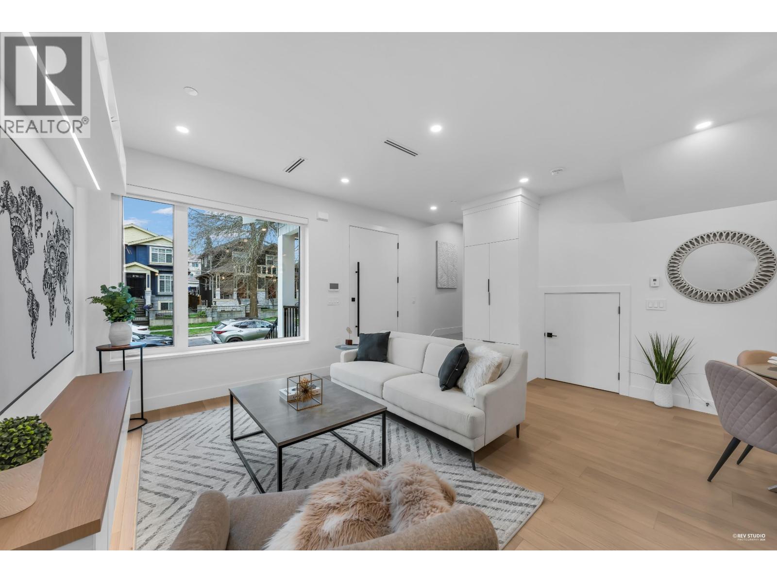 2715 Cheyenne Avenue, Vancouver, British Columbia  V5R 4R5 - Photo 2 - R3111152