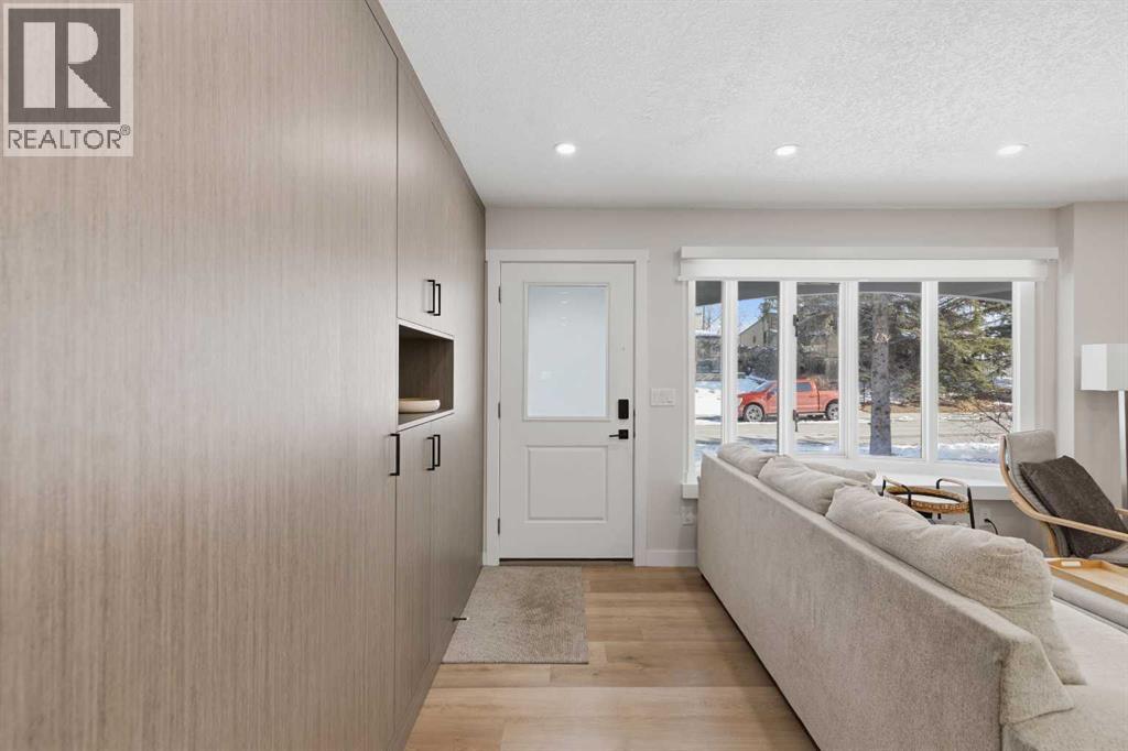 7107 54 Avenue Nw, Calgary, Alberta  T3B 3P5 - Photo 3 - A2298706