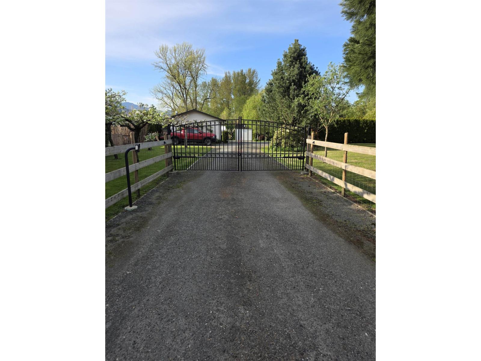 44387 South Sumas Road, Sardis West Vedder, Chilliwack, British Columbia  V2R 4B7 - Photo 2 - R3113329