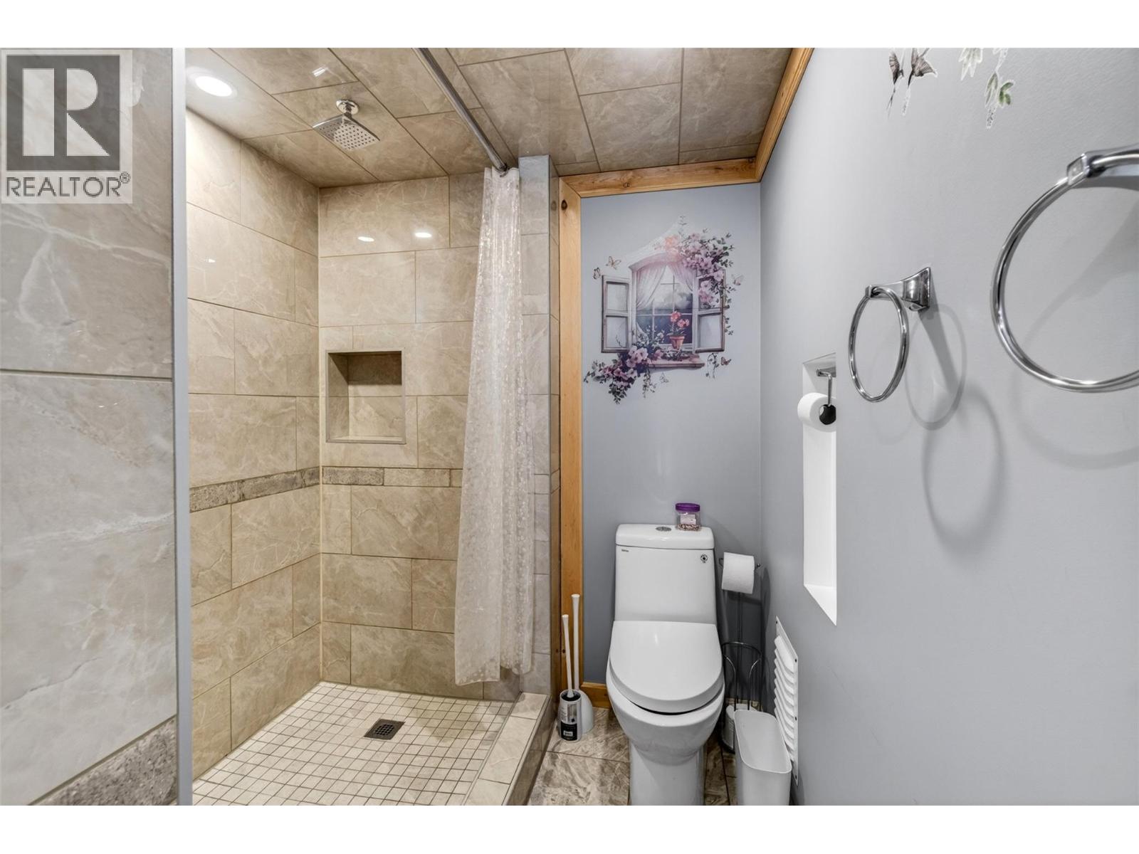 1360 Trans Canada Highway Ne, Salmon Arm, British Columbia  V1E 2S6 - Photo 50 - 10383375