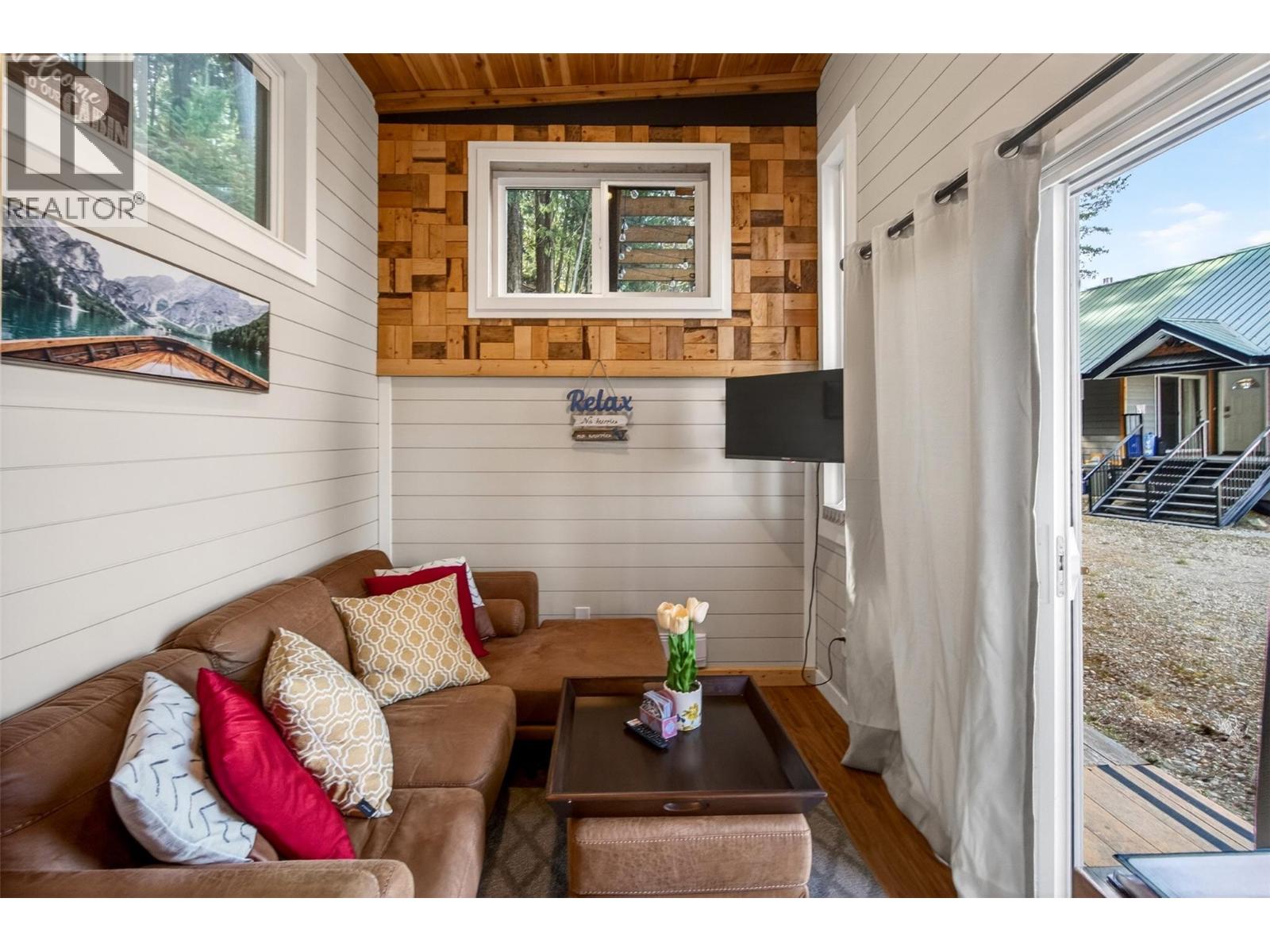 1360 Trans Canada Highway Ne, Salmon Arm, British Columbia  V1E 2S6 - Photo 67 - 10383375