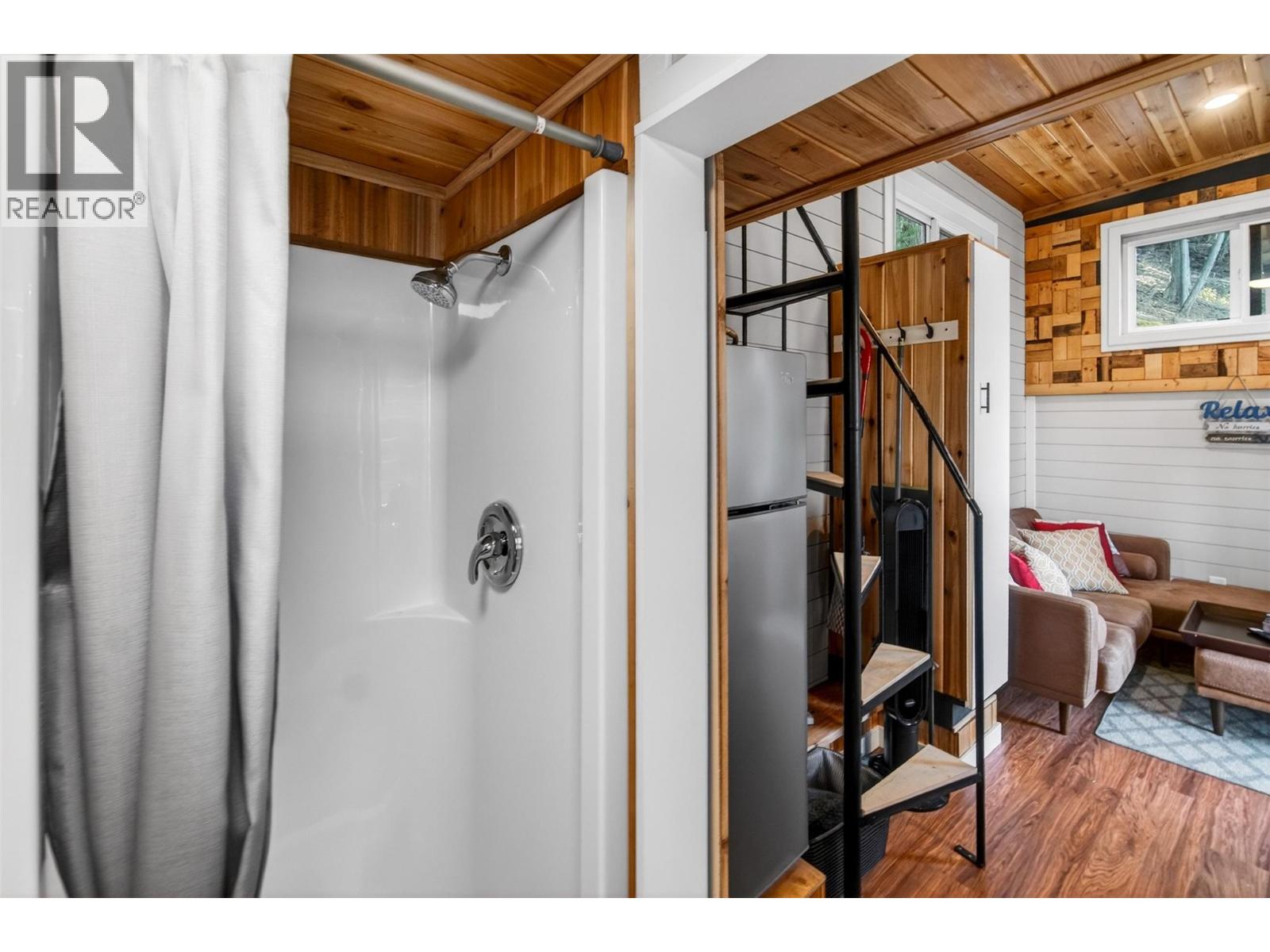 1360 Trans Canada Highway Ne, Salmon Arm, British Columbia  V1E 2S6 - Photo 65 - 10383375