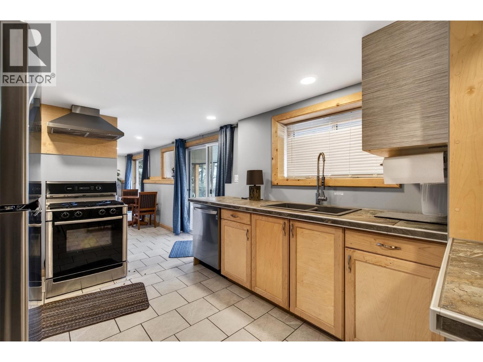 1360 Trans Canada Highway Ne, Salmon Arm, British Columbia  V1E 2S6 - Photo 47 - 10383375