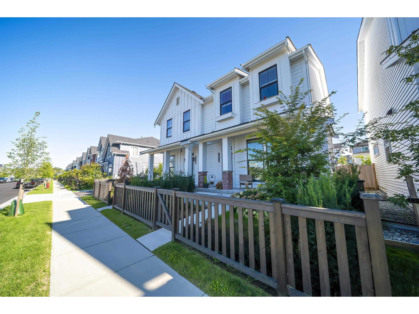 19628 75a Avenue, Langley, British Columbia  V2Y 3T2 - Photo 4 - R3113820