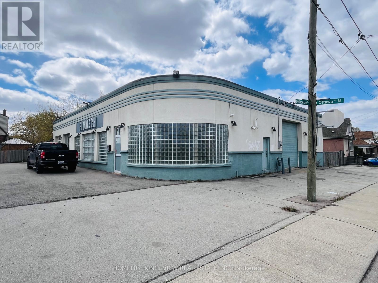 495 Ottawa Street, Hamilton, Ontario  L8H 4A8 - Photo 3 - X12991026