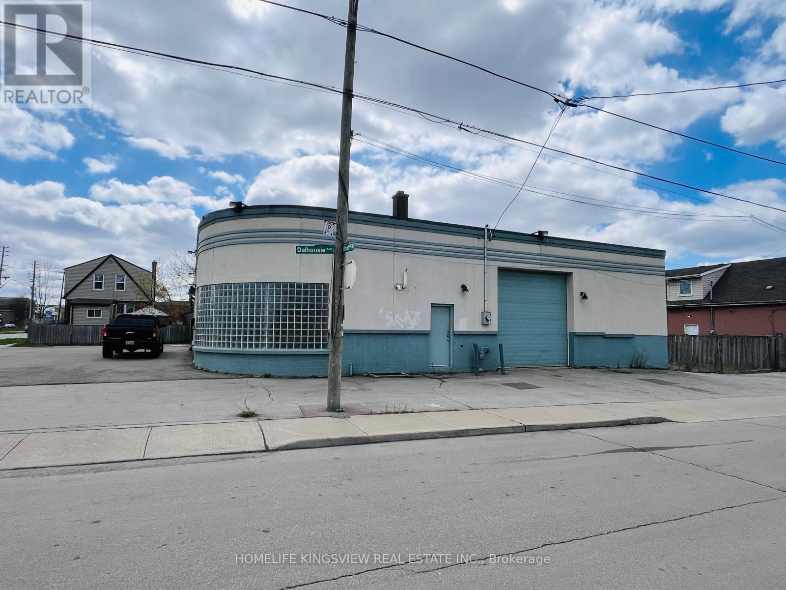 495 Ottawa Street, Hamilton, Ontario  L8H 4A8 - Photo 4 - X12991026