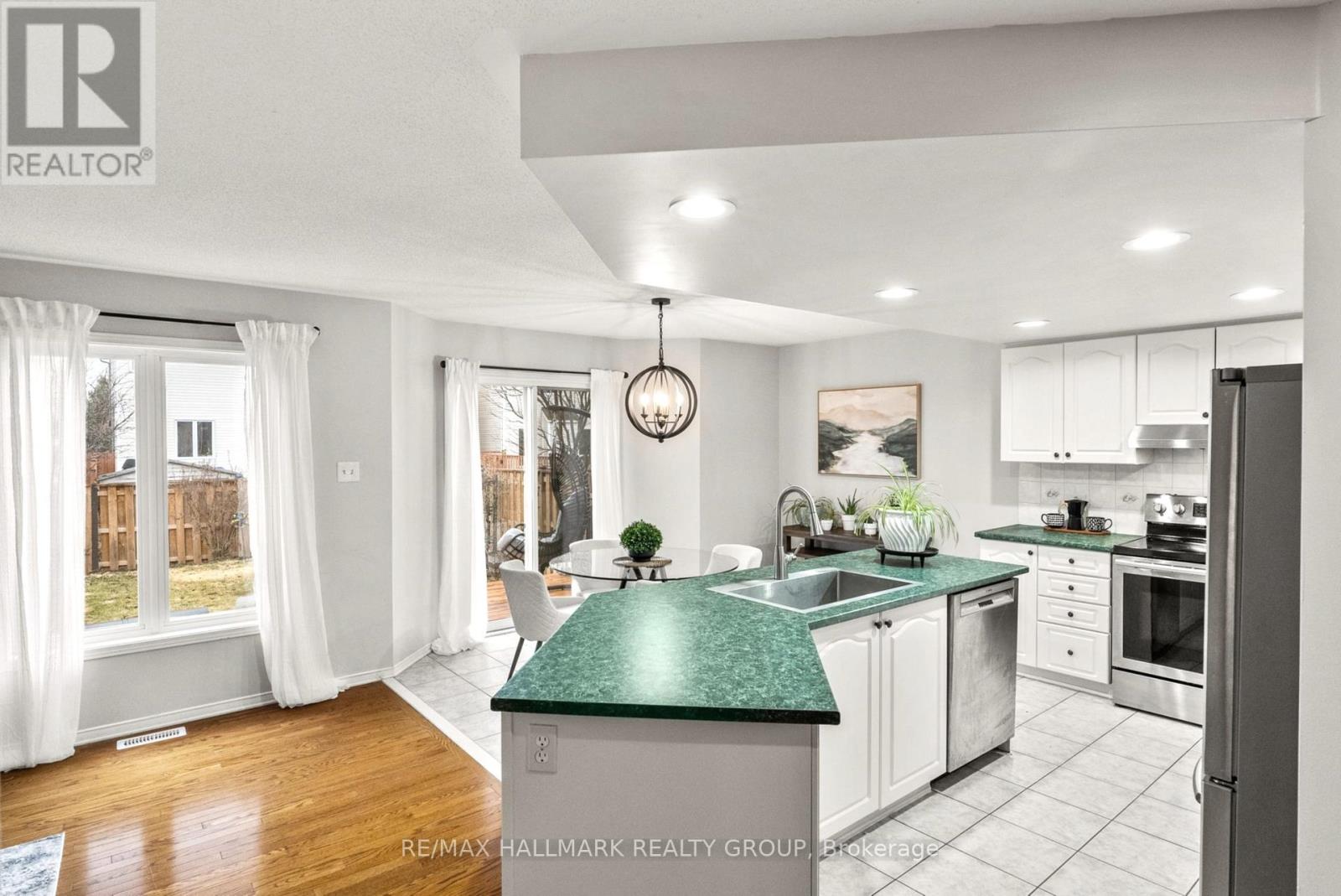 18 Irish Rose Crescent, Ottawa, Ontario  K2J 4T7 - Photo 11 - X12946148