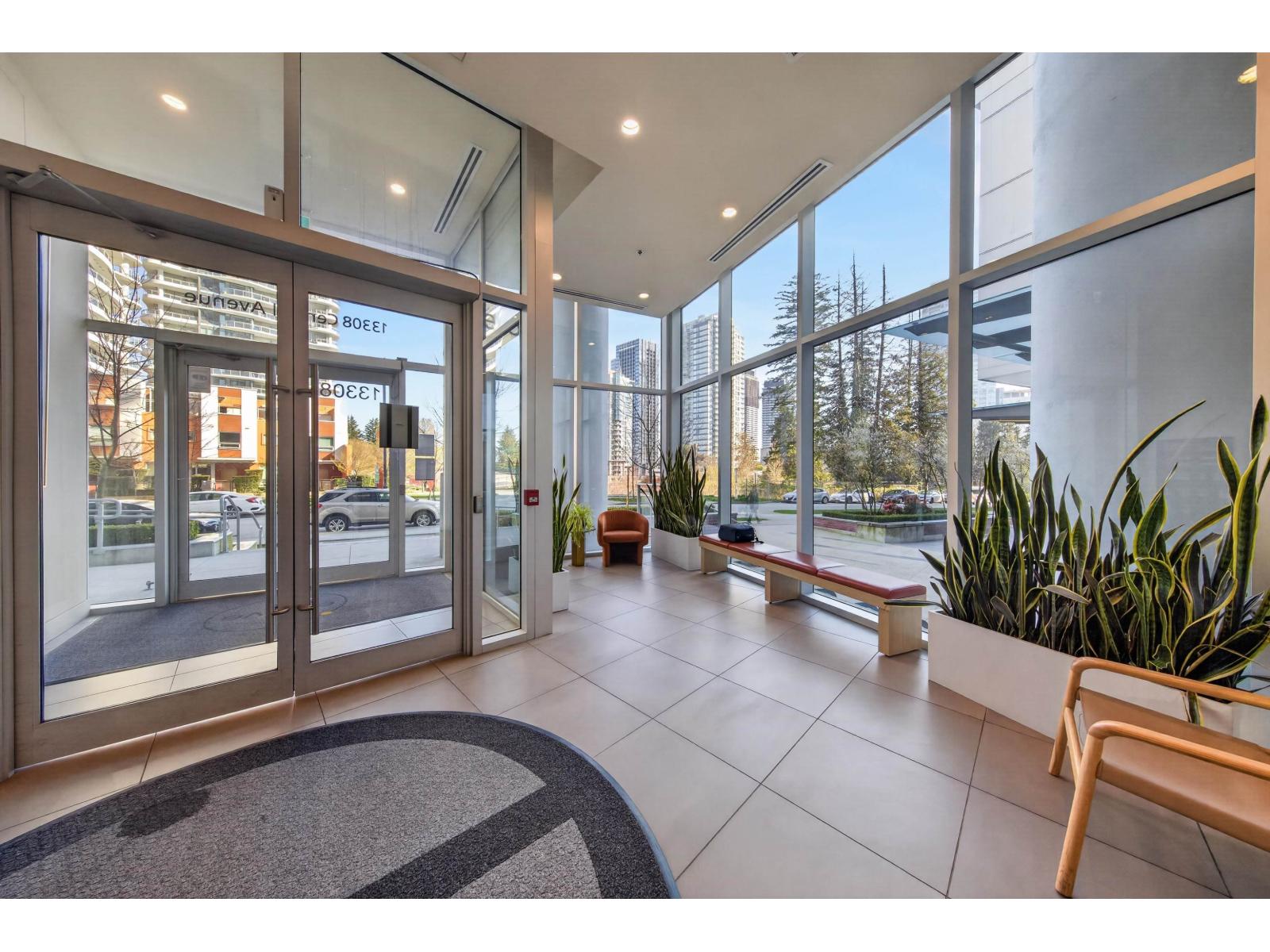 810 13308 Central Avenue, Surrey, British Columbia  V3T 0M4 - Photo 2 - R3113291