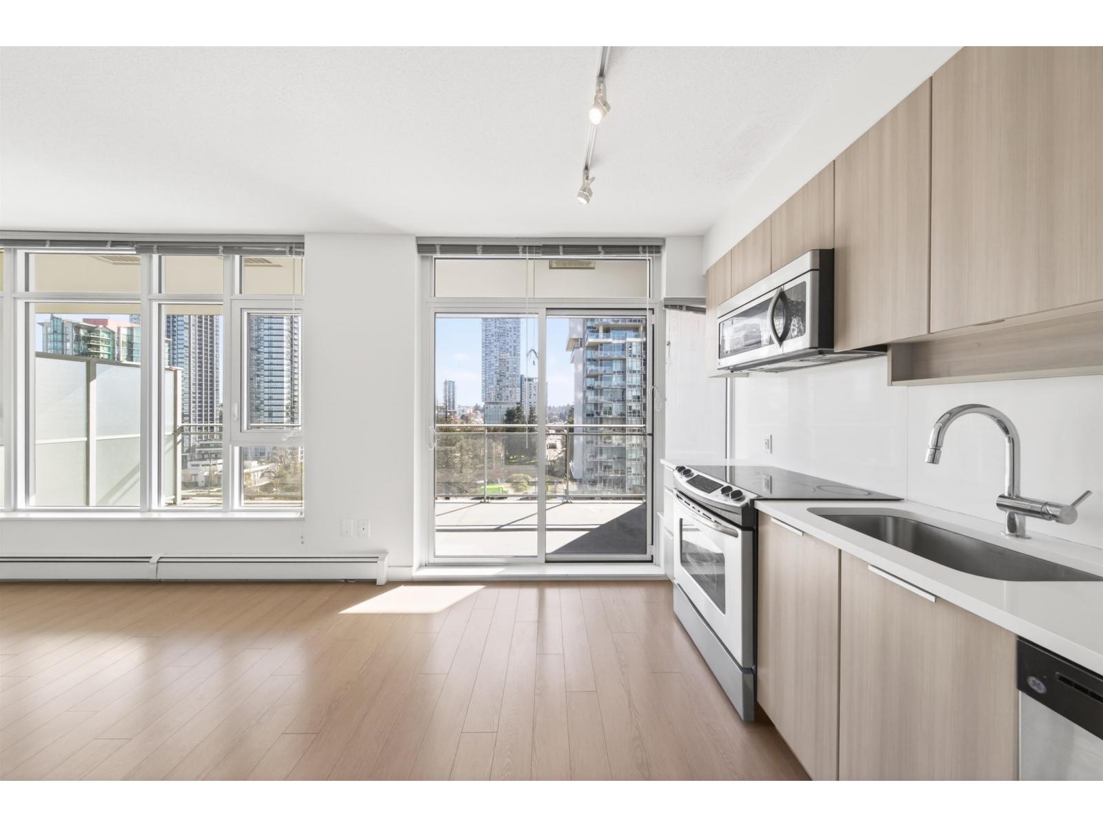 810 13308 Central Avenue, Surrey, British Columbia  V3T 0M4 - Photo 4 - R3113291