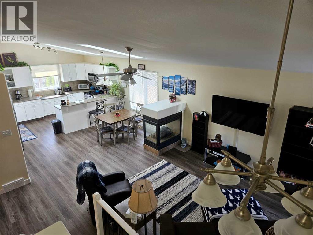 58 Heritage Circle W, Lethbridge, Alberta  T9K 7T3 - Photo 2 - A2303370