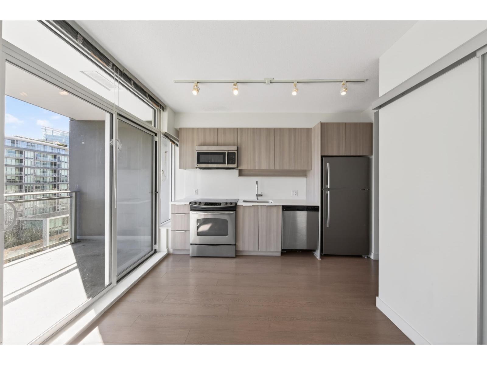 810 13308 Central Avenue, Surrey, British Columbia  V3T 0M4 - Photo 6 - R3113291