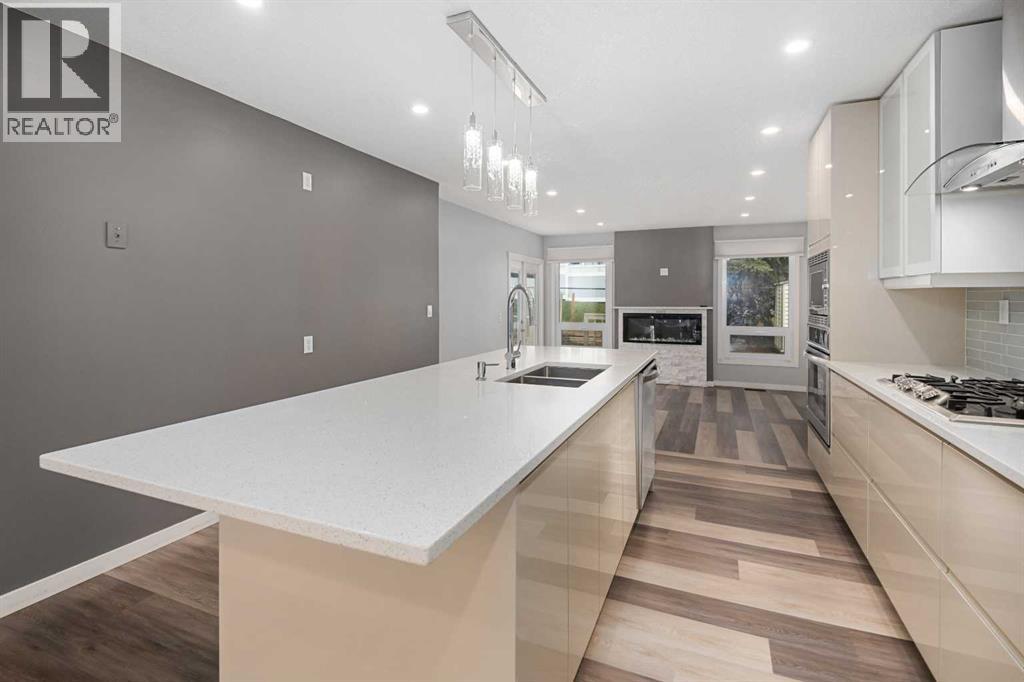 51 Woodmont Road SW, Calgary, Alberta  T2W 4L6 - Photo 9 - A2302026