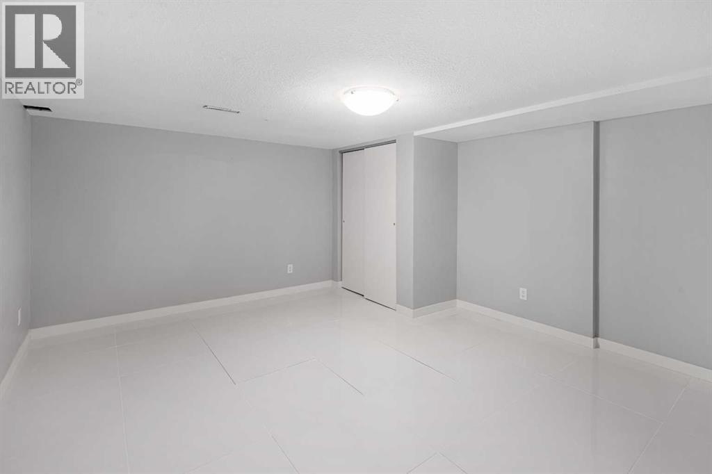 51 Woodmont Road SW, Calgary, Alberta  T2W 4L6 - Photo 27 - A2302026