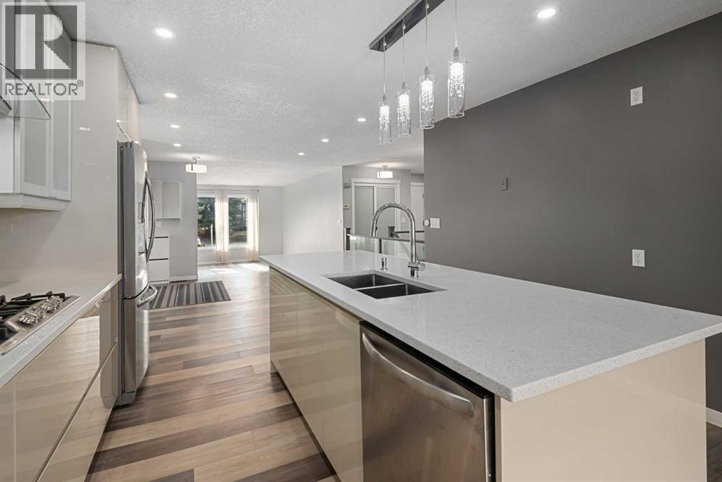 51 Woodmont Road SW, Calgary, Alberta  T2W 4L6 - Photo 11 - A2302026