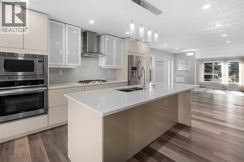 51 Woodmont Road SW, Calgary, Alberta  T2W 4L6 - Photo 12 - A2302026