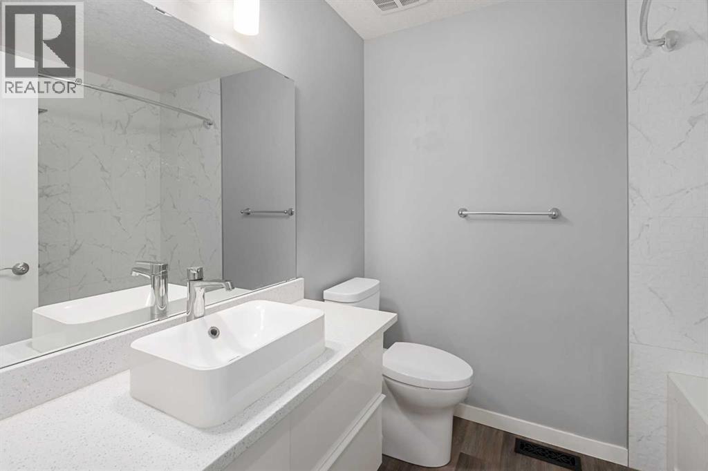 51 Woodmont Road SW, Calgary, Alberta  T2W 4L6 - Photo 17 - A2302026