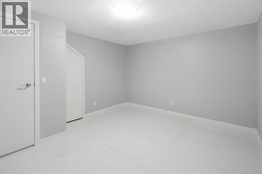 51 Woodmont Road SW, Calgary, Alberta  T2W 4L6 - Photo 26 - A2302026