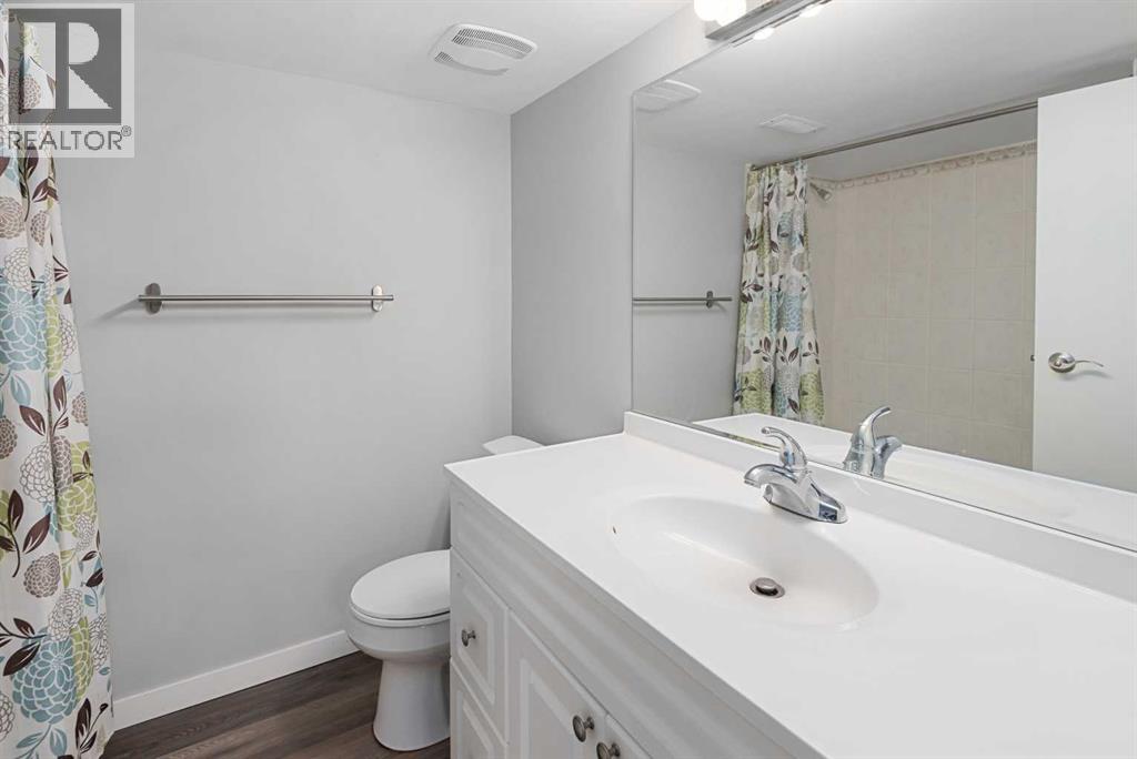 51 Woodmont Road SW, Calgary, Alberta  T2W 4L6 - Photo 30 - A2302026