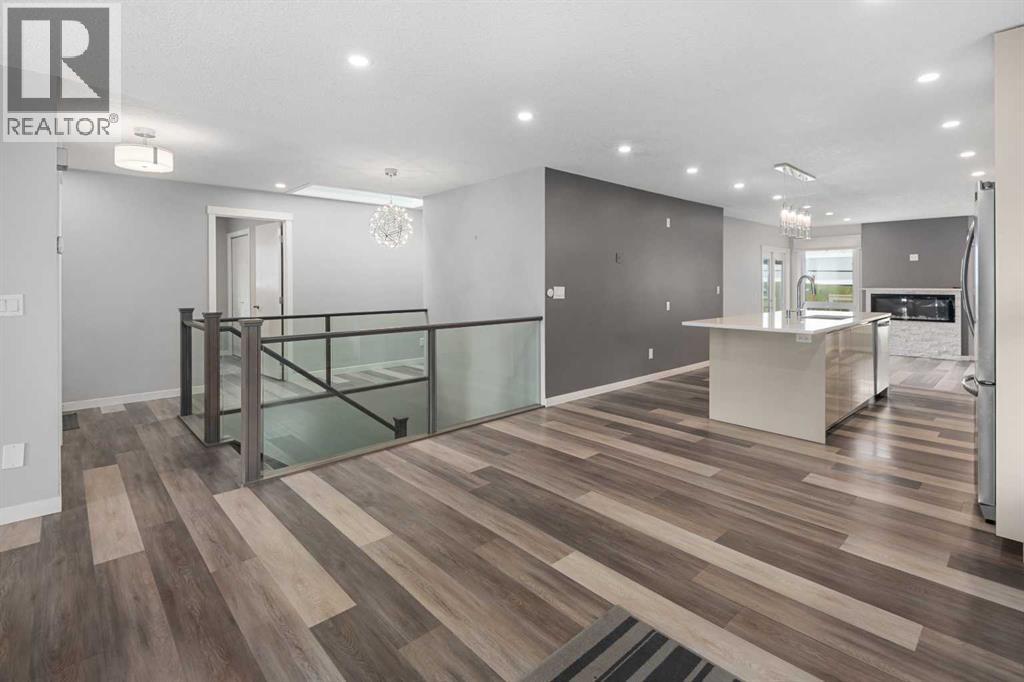 51 Woodmont Road SW, Calgary, Alberta  T2W 4L6 - Photo 6 - A2302026