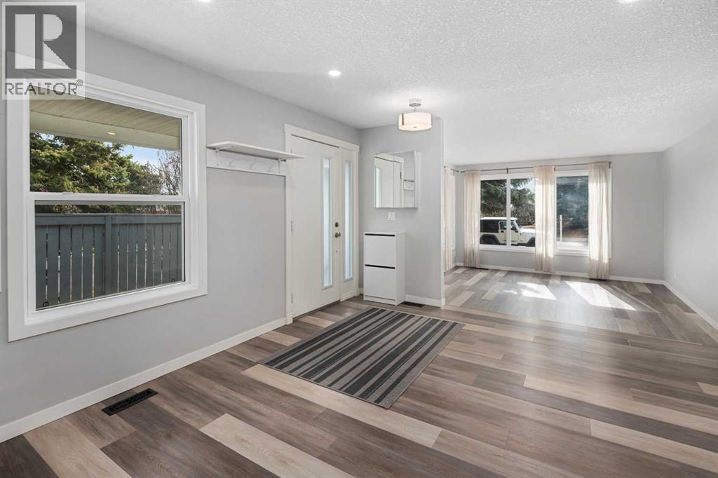 51 Woodmont Road SW, Calgary, Alberta  T2W 4L6 - Photo 7 - A2302026