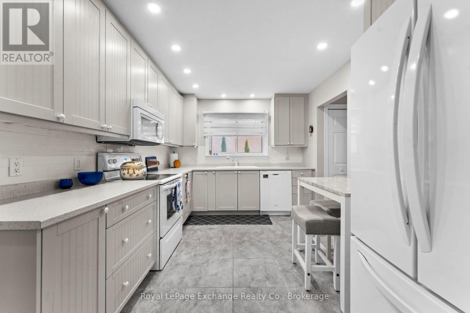 586 Mill Creek Road, Saugeen Shores, Ontario  N0H 2C4 - Photo 3 - X12871344