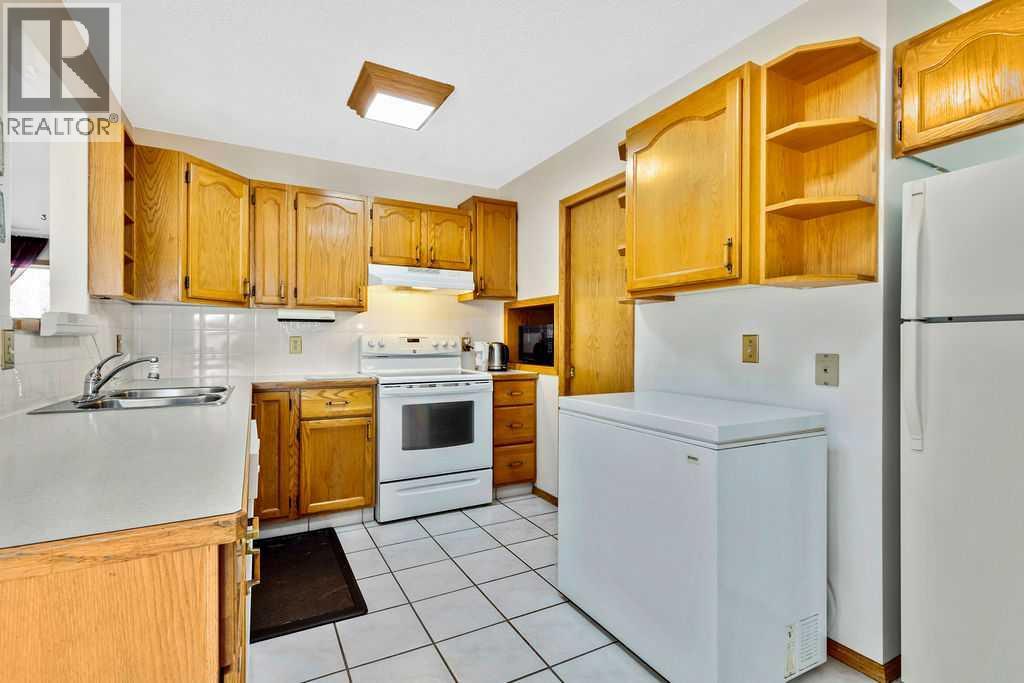 25 Knight Street, Okotoks, Alberta  T1S 1G3 - Photo 6 - A2286785