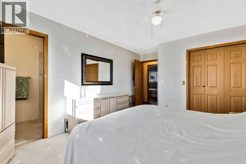 25 Knight Street, Okotoks, Alberta  T1S 1G3 - Photo 12 - A2286785