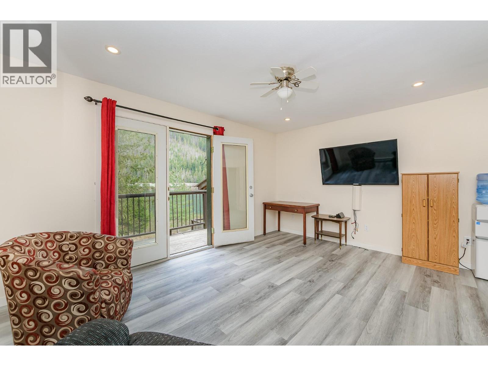 8323 Trans Canada Highway, Revelstoke, British Columbia  V0E 2S0 - Photo 32 - 10372765