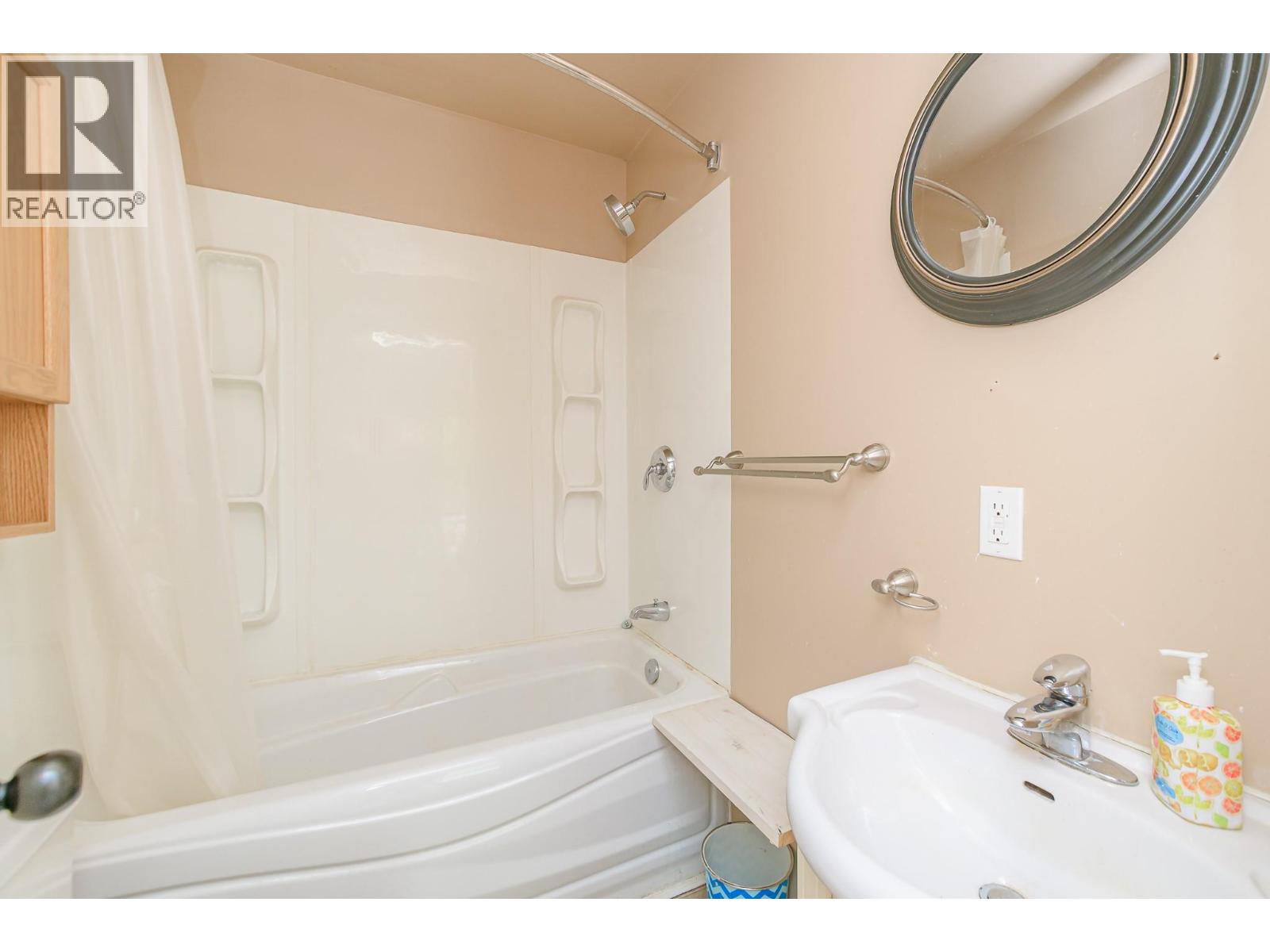 8323 Trans Canada Highway, Revelstoke, British Columbia  V0E 2S0 - Photo 37 - 10372765