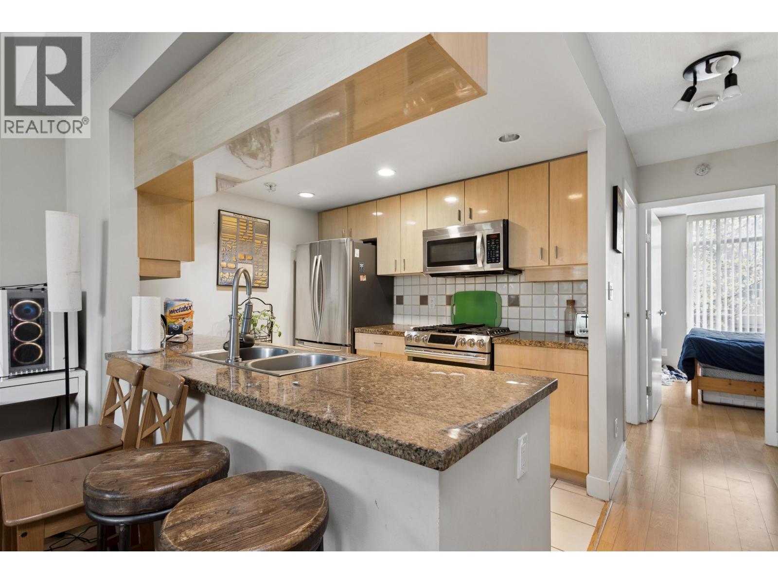 2p 1033 Marinaside Crescent, Vancouver, British Columbia  V6Z 3A3 - Photo 7 - R3113857