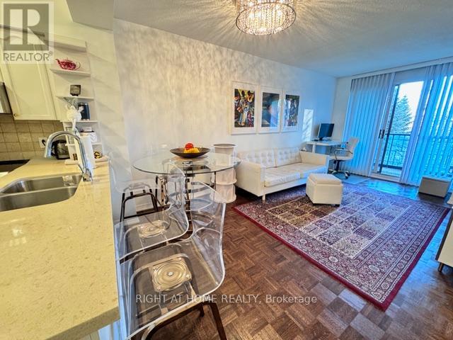 38 Fontenay Court, Toronto, Ontario  M9A 5H5 - Photo 7 - W12901912