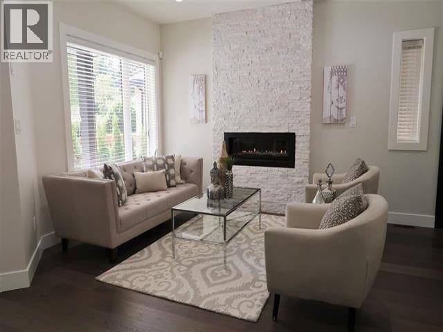 960 Montroyal, North Vancouver, British Columbia  V7R 2H1 - Photo 2 - R3113868