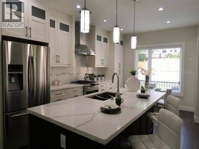 960 Montroyal, North Vancouver, British Columbia  V7R 2H1 - Photo 5 - R3113868